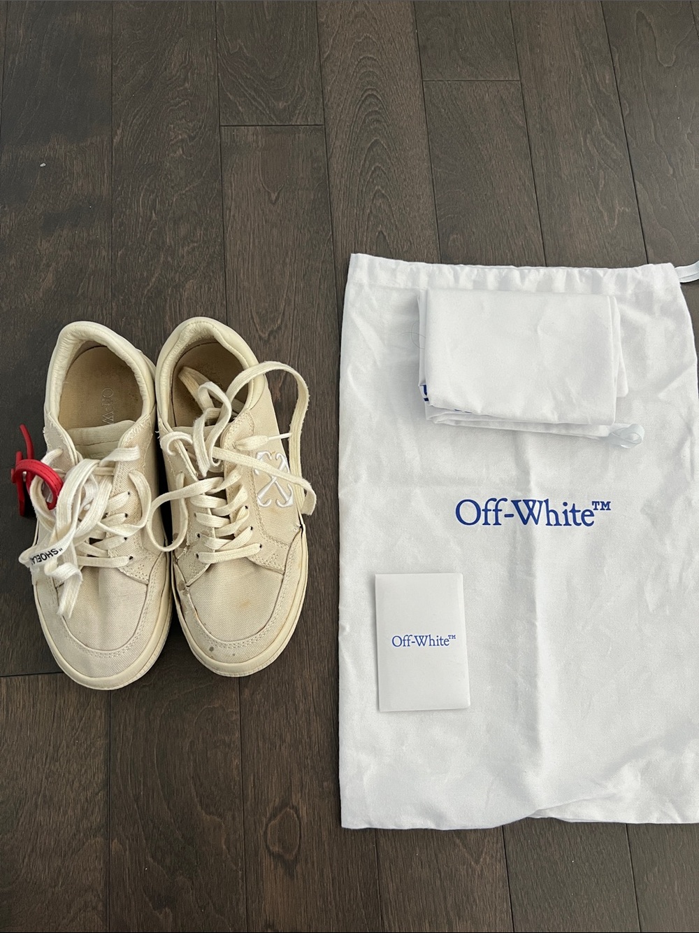 Off-White Cream Low-Top Sneakers with Red Tag